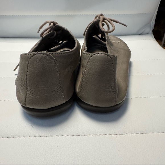 AEROSOLES Women's Taupe Flats - Picture 3 of 9